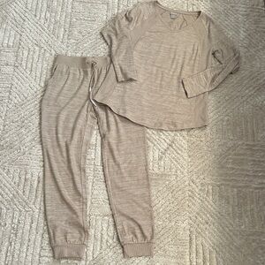 Women’s Chico's Light Tan Zenergy Lounge Set